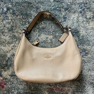 Coach Harley Hobo in Pebbled leather bag Like New Condition